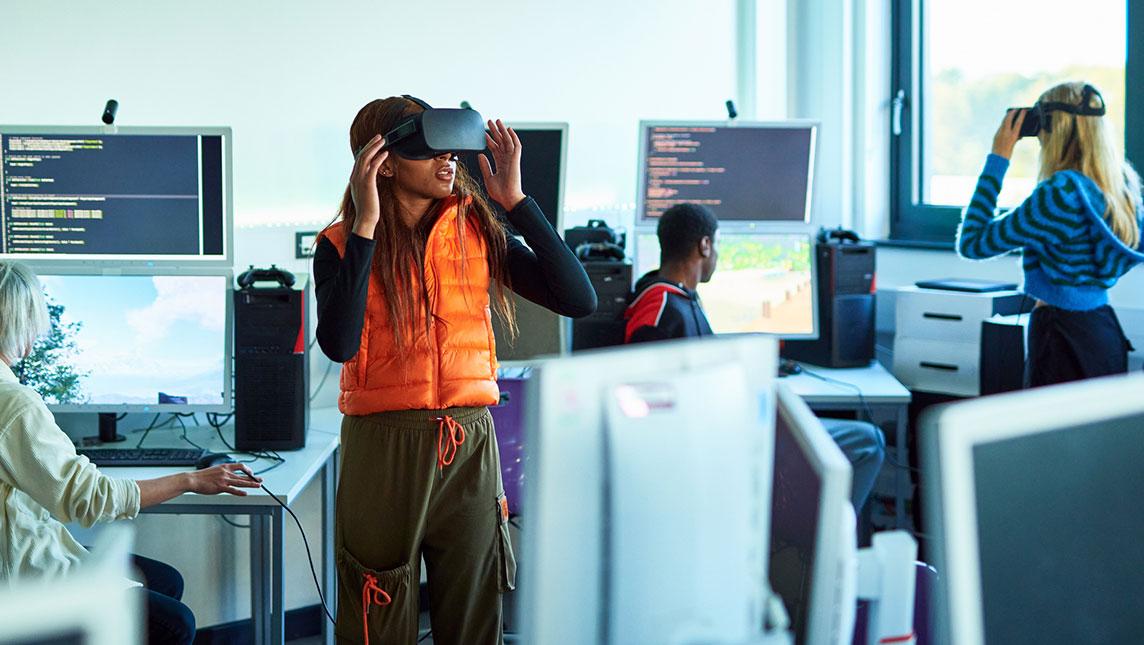 students-use-vr-headsets-in-classroom-story